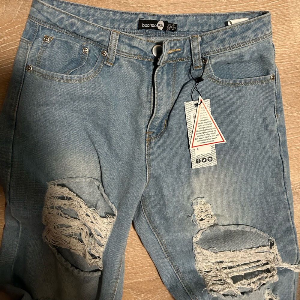 Women’s straight leg distressed jeans